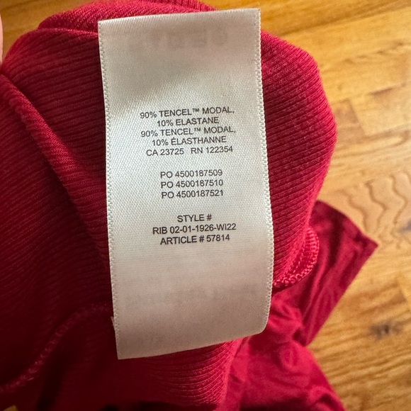 Aritzia Sunday Best Red Freshman Turtleneck Medium - Picture 4 of 4